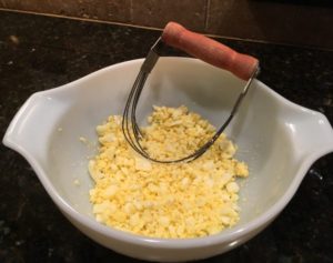 favorite kitchen hacks chopped eggs