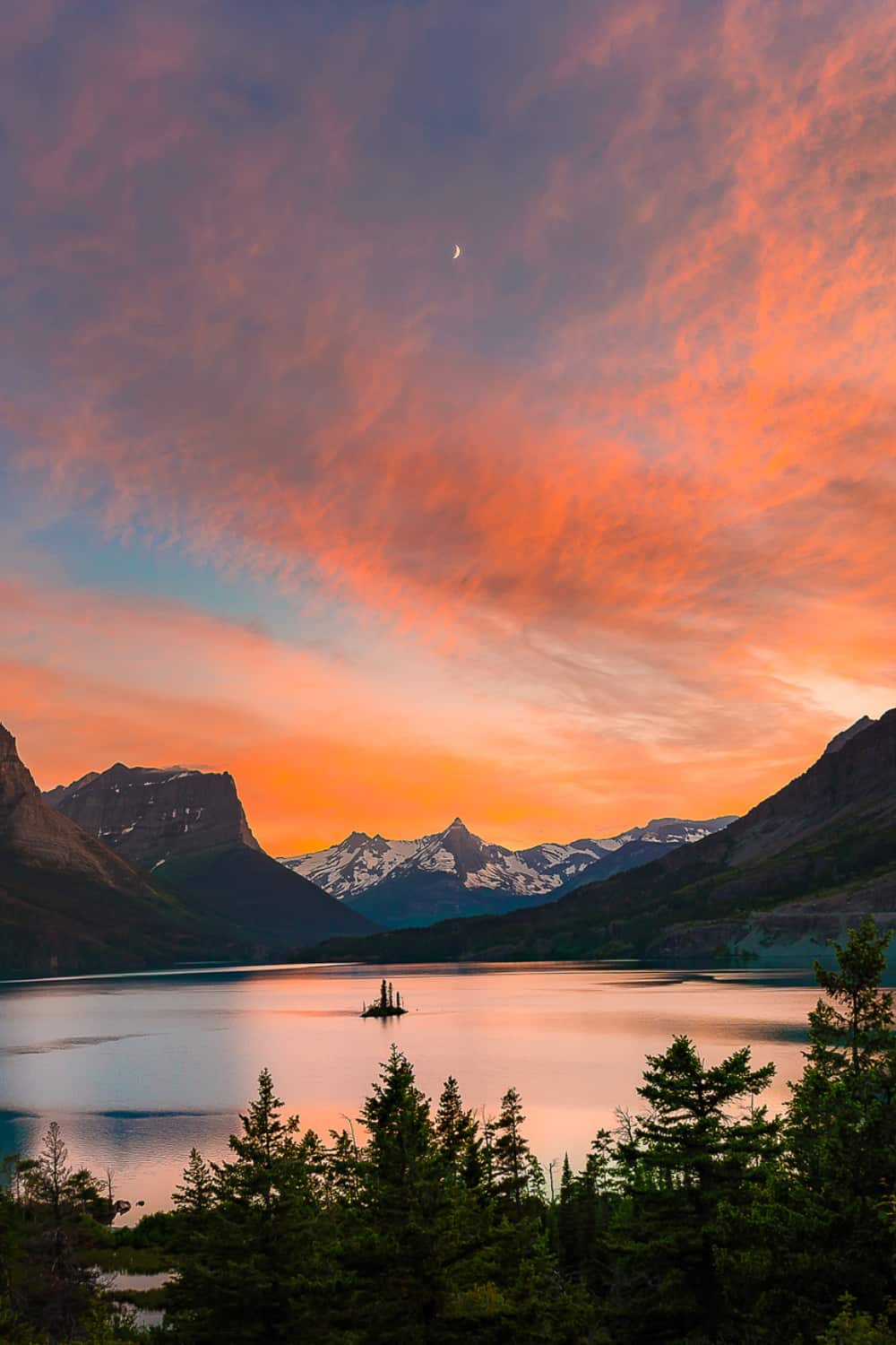 Saint Mary Lake and wild Goose Island in glacier national park