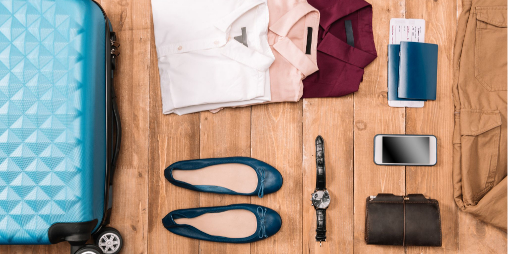 Essential Travel Capsule Wardrobe Tips for Savvy Travelers - Fluxing Well