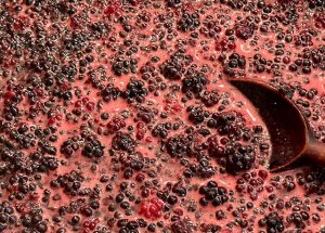 boiling blackberries for canned blackberry syrup