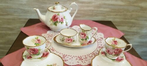 friendship tea party teapot with teacups