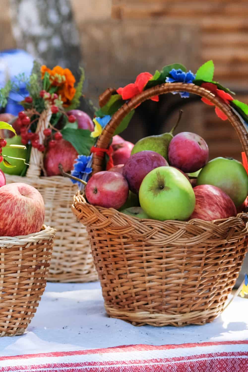 apple party theme fresh apples in baskets