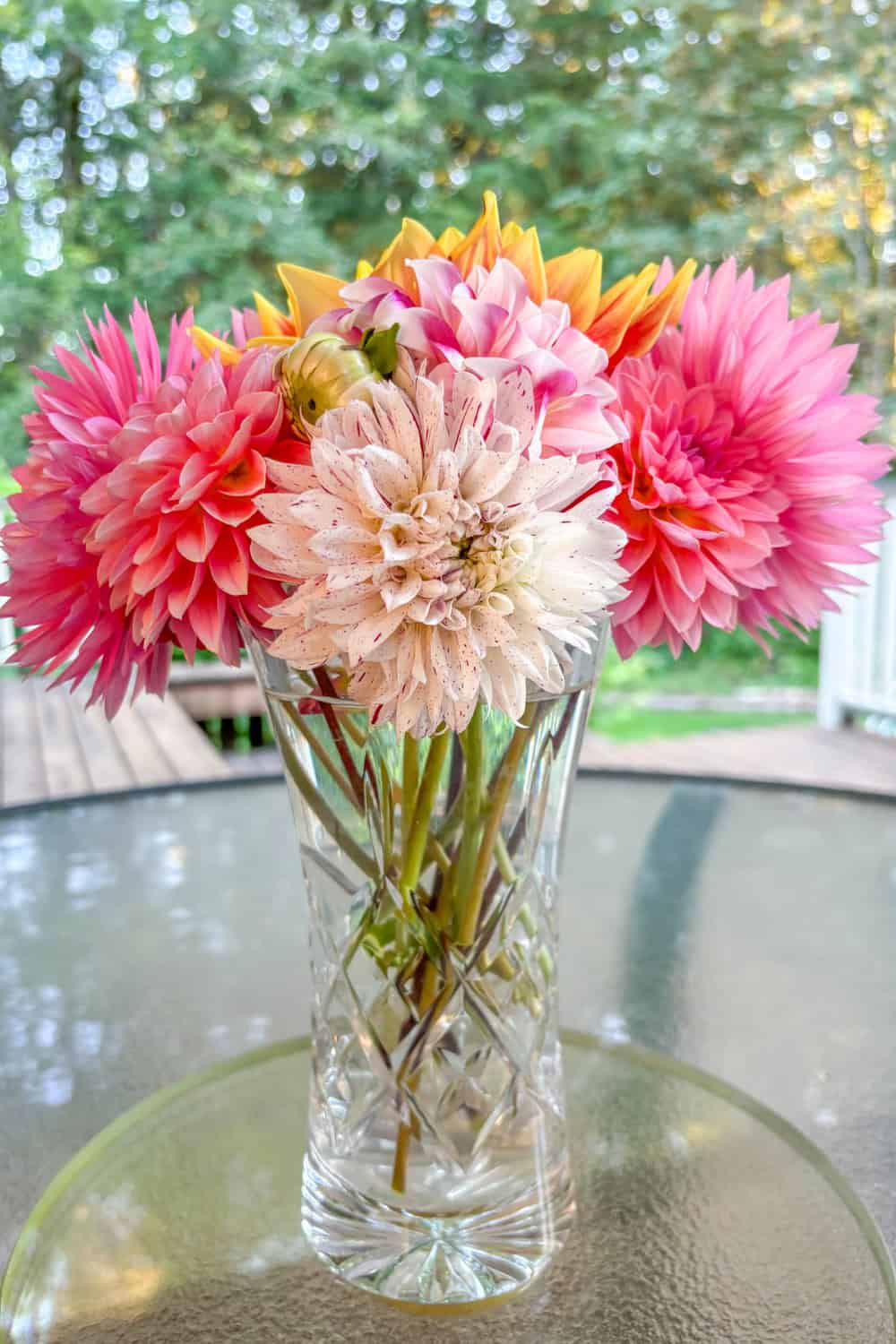 dahlia party ideas dahlia party decorations flower bouquet