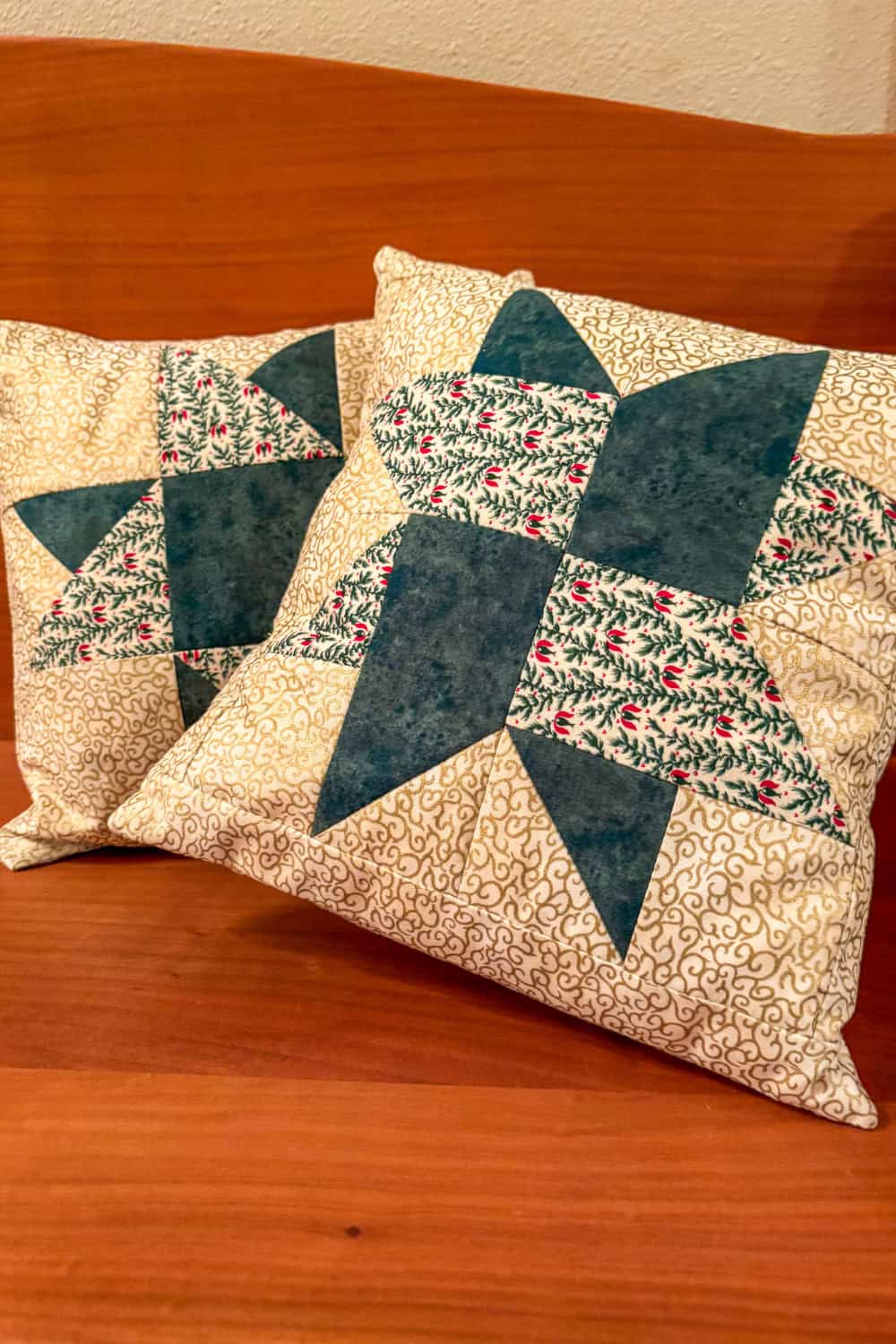 easy DIY Christmas decorations holiday cushions