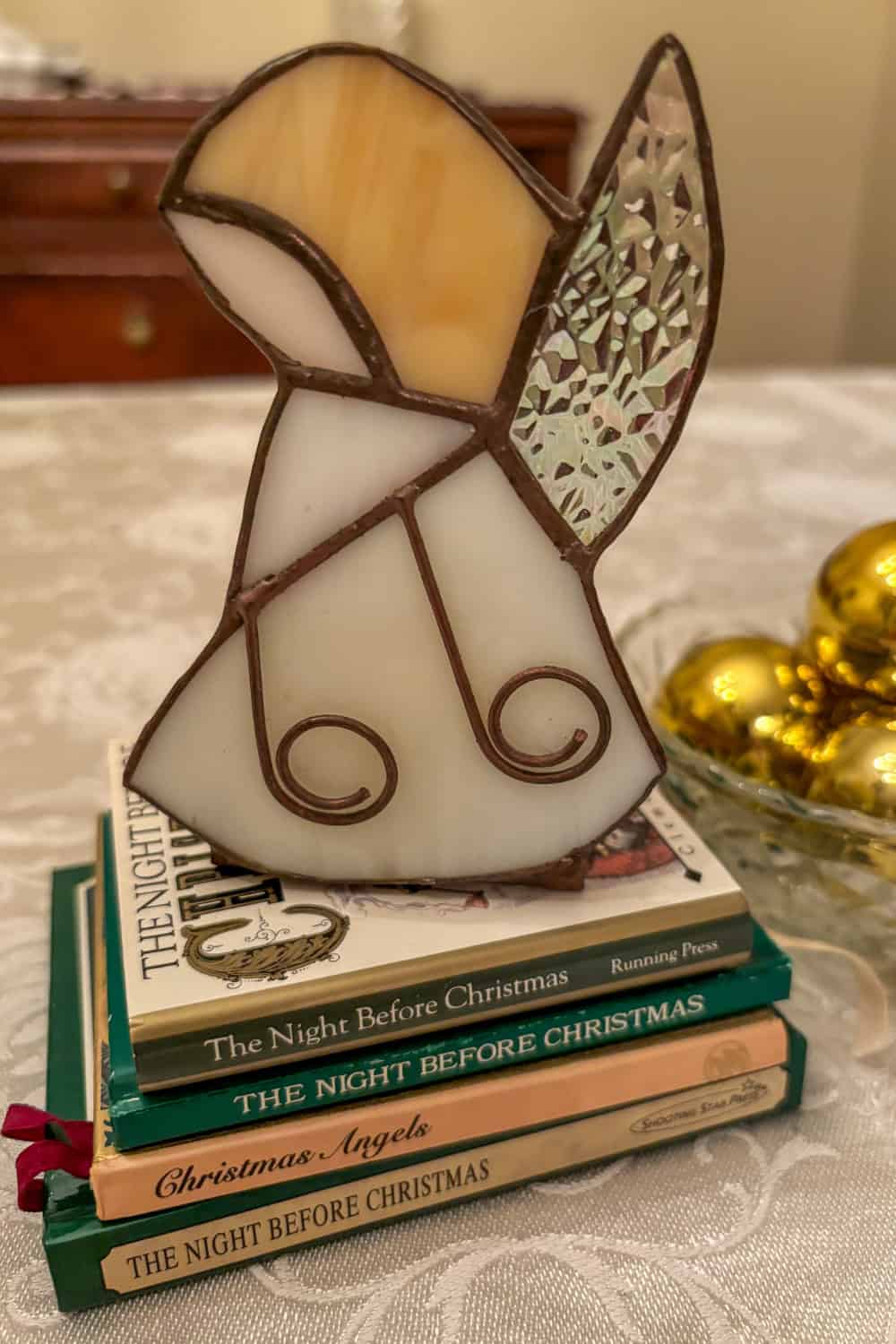 easy DIY Christmas decorations mini book stack