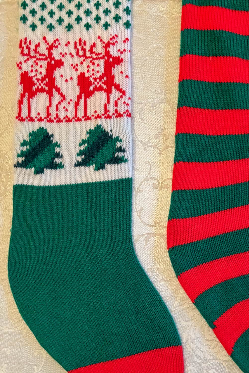 easy DIY Christmas decorations sweater stockings