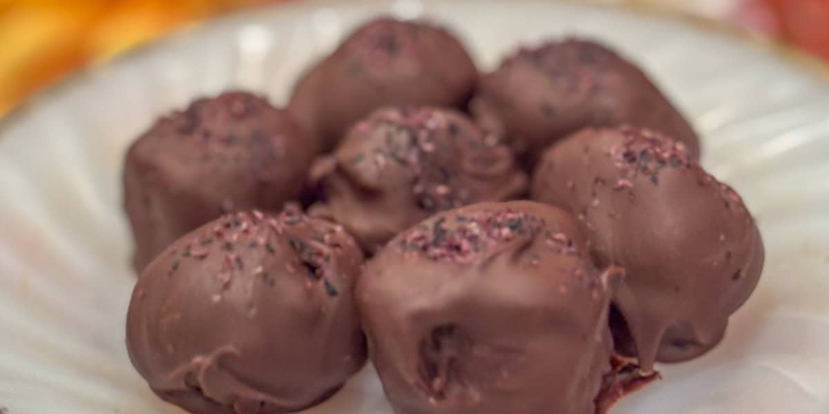 blueberry chocolate truffles